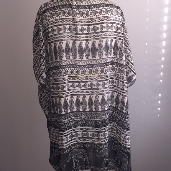 Live 4 Truth Black and ivory Kimono - Picture 4 of 6